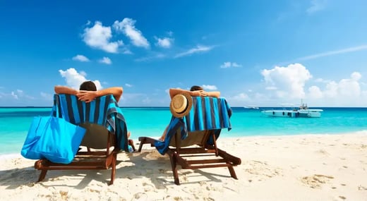 Slim omgaan met je vakantiegeld: sparen, beleggen of uitgeven?
