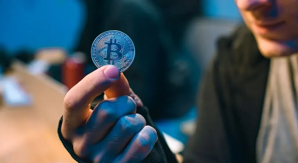 Beleggen in aandelen of cryptomunten: de belangrijkste verschillen